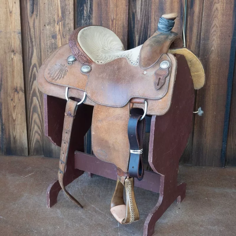 13.5" USED LARRY DUGGAN TEAM ROPING SADDLE