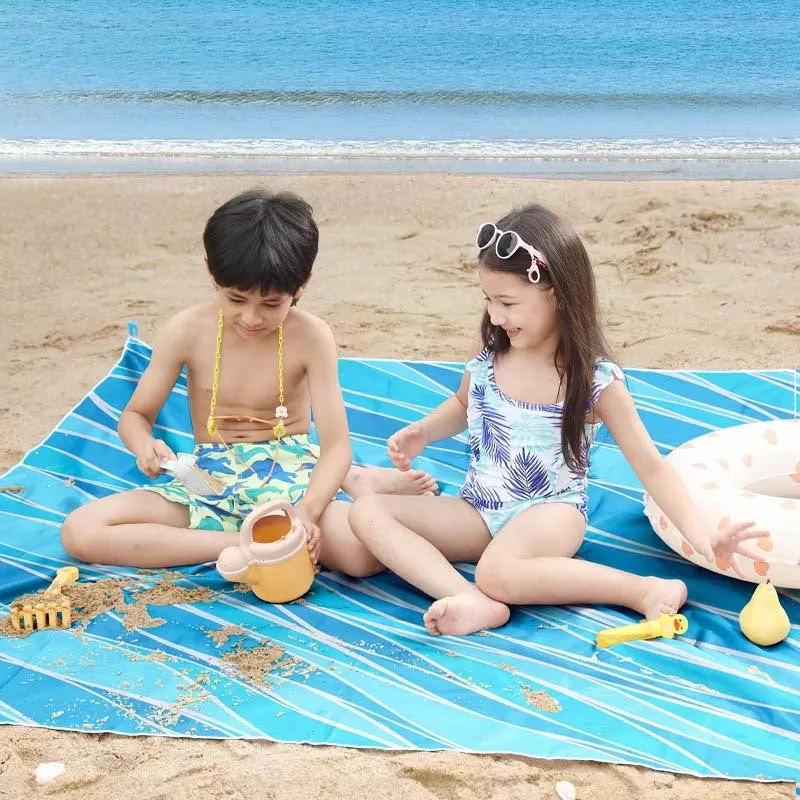 Beach blanket with sweet turtle motif Bowlift Multicolored